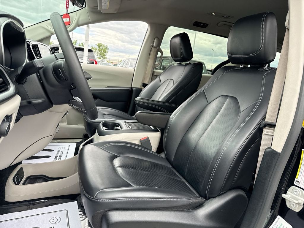 Used 2024 Chrysler Pacifica - photo 12