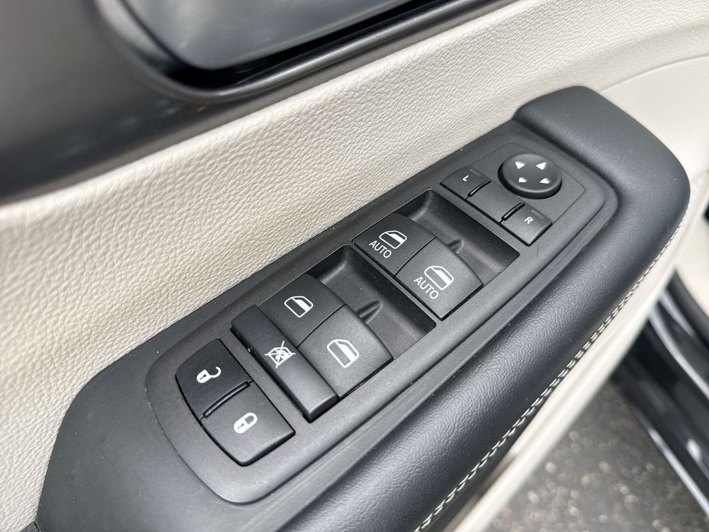 Used 2024 Chrysler Pacifica - photo 14
