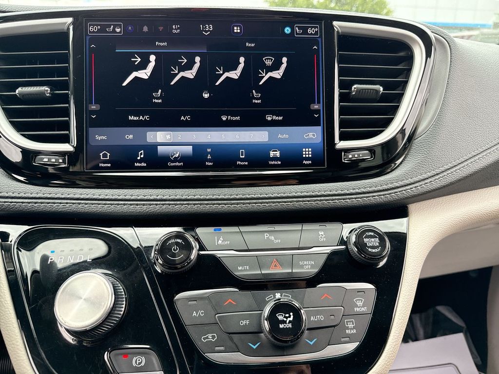 Used 2024 Chrysler Pacifica - photo 8