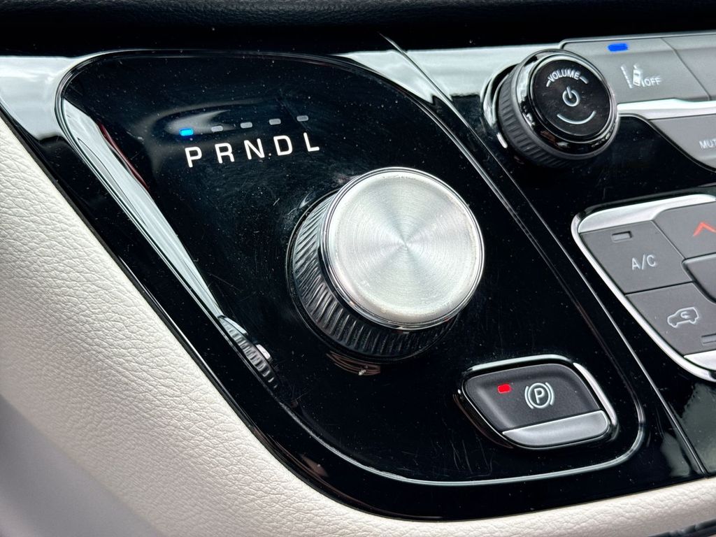 Used 2024 Chrysler Pacifica - photo 9