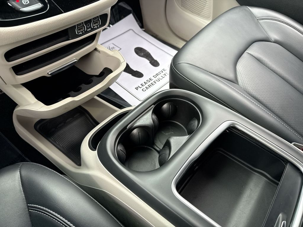 Used 2024 Chrysler Pacifica - photo 10