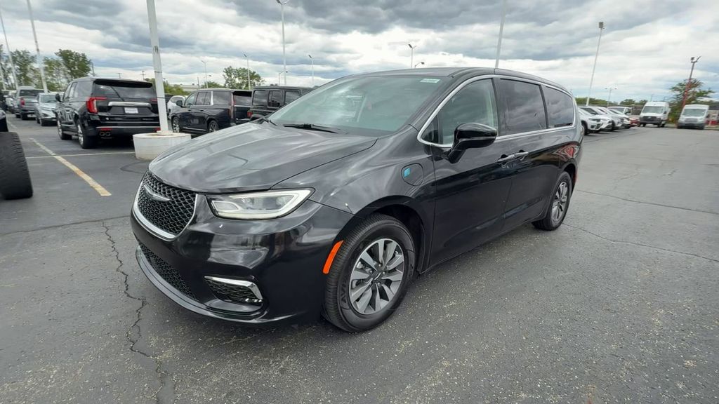 Used 2024 Chrysler Pacifica - photo 5