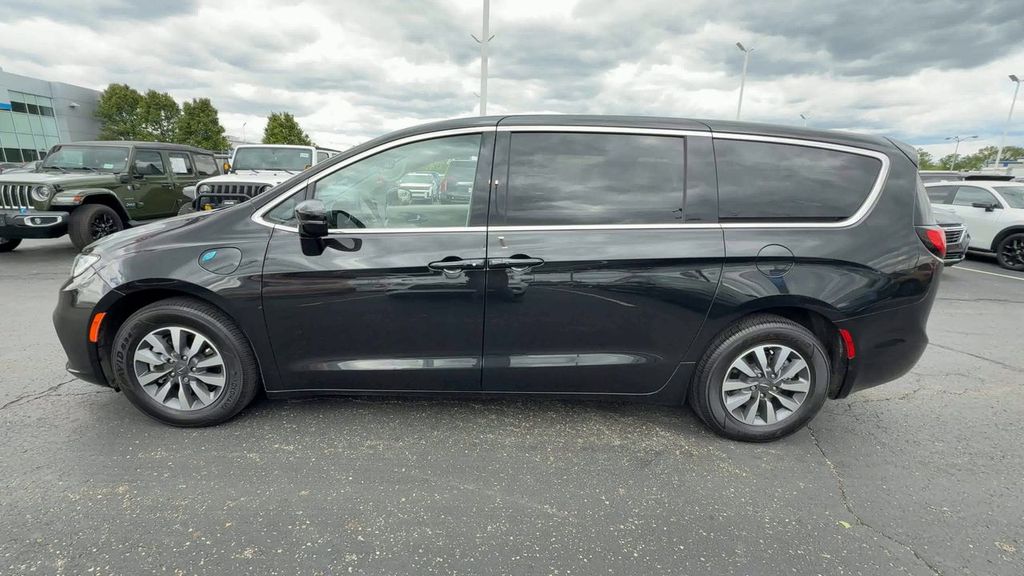 Used 2024 Chrysler Pacifica - photo 6