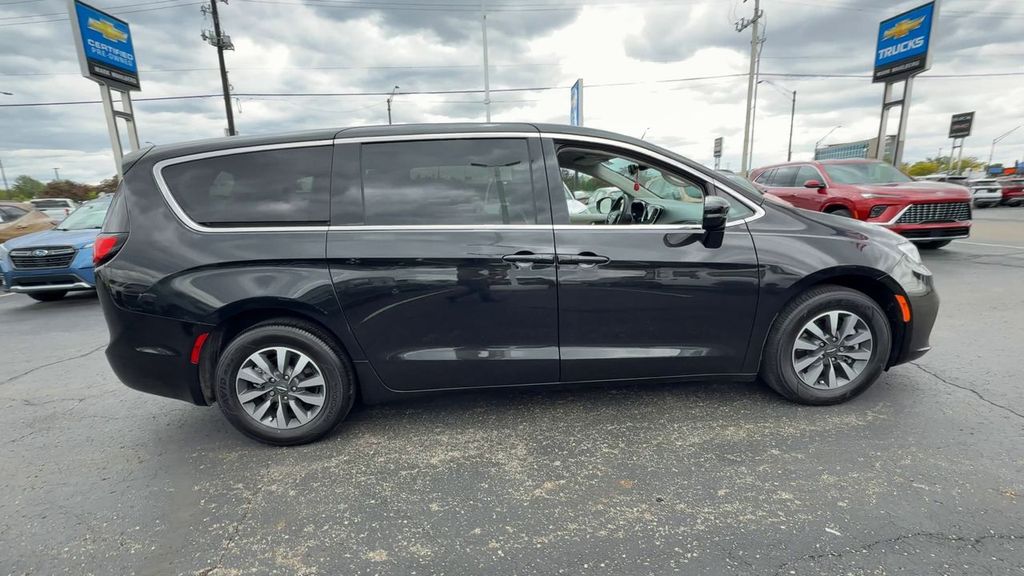 Used 2024 Chrysler Pacifica - photo 10