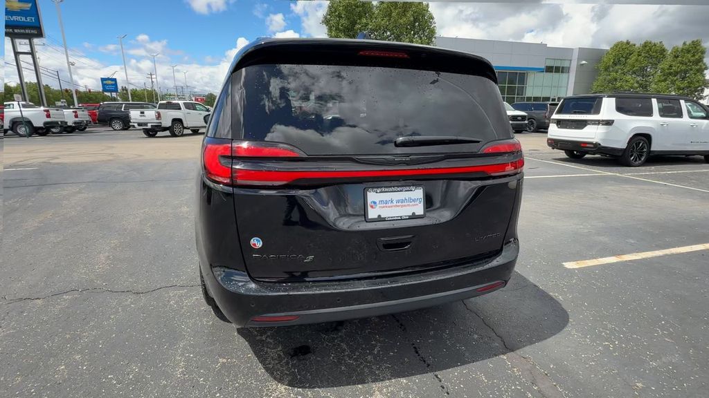 Used 2025 Chrysler Pacifica - photo 24