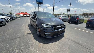 2023 Chrysler Pacifica FWD Minivan for sale #PCA611622 - photo 1