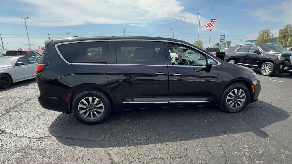 Used 2023 Chrysler Pacifica - photo 11