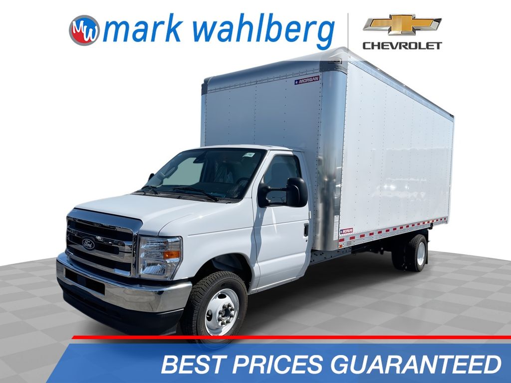 Used 2026 Ford E-450 - photo 2