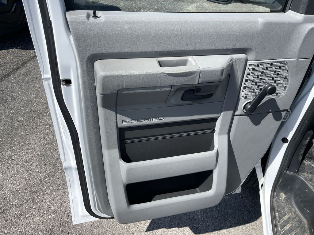 Used 2026 Ford E-450 - photo 7