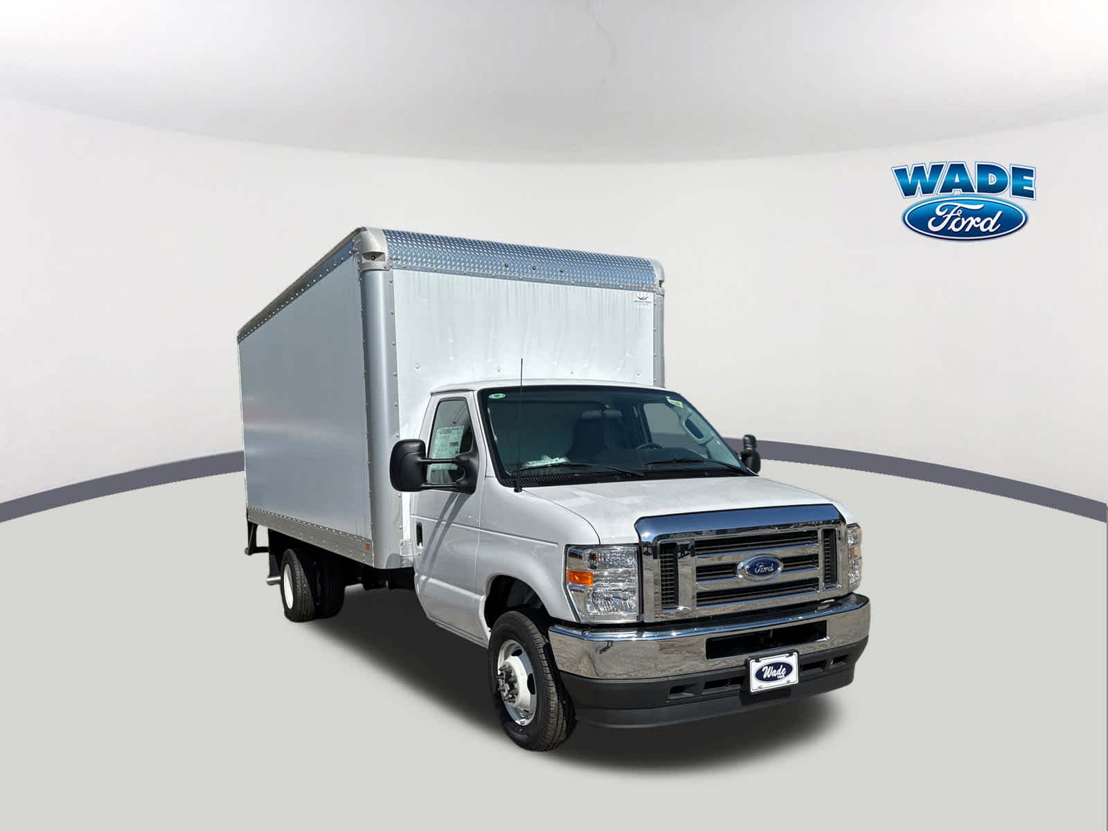New 2025 Ford E-450 - photo 6