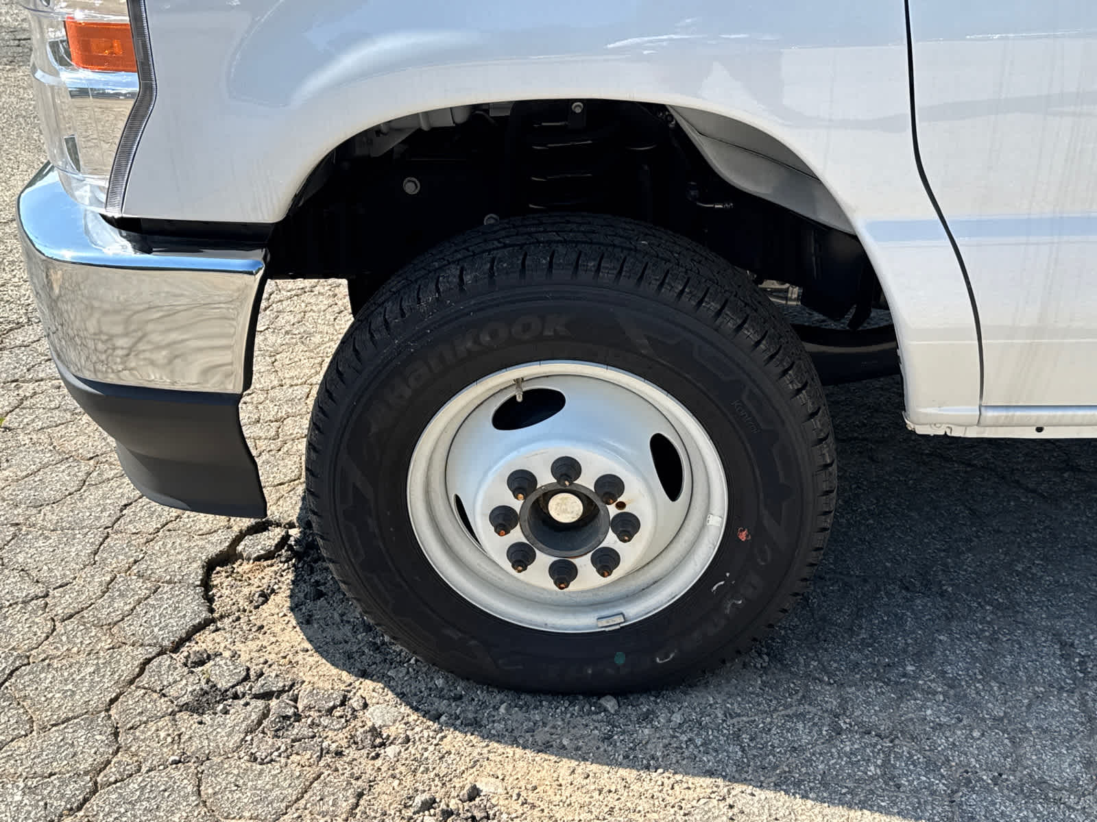 New 2025 Ford E-450 - photo 11