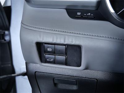 Used 2020 Toyota Highlander - photo 1