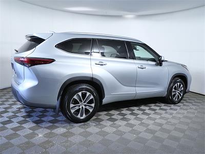 Used 2020 Toyota Highlander - photo 1