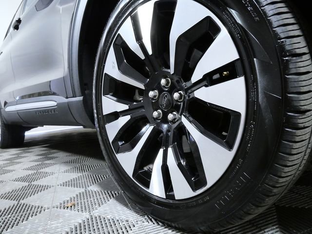 Used 2025 Ford Explorer - photo 2