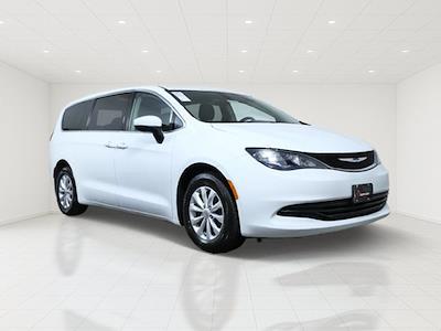 2017 Chrysler Pacifica FWD Minivan for sale #33174XA - photo 1
