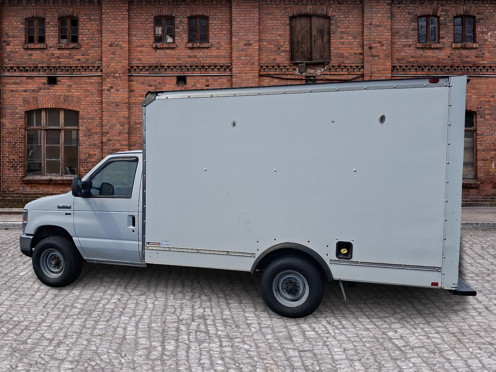 Used 2016 Ford E-350 - photo 10