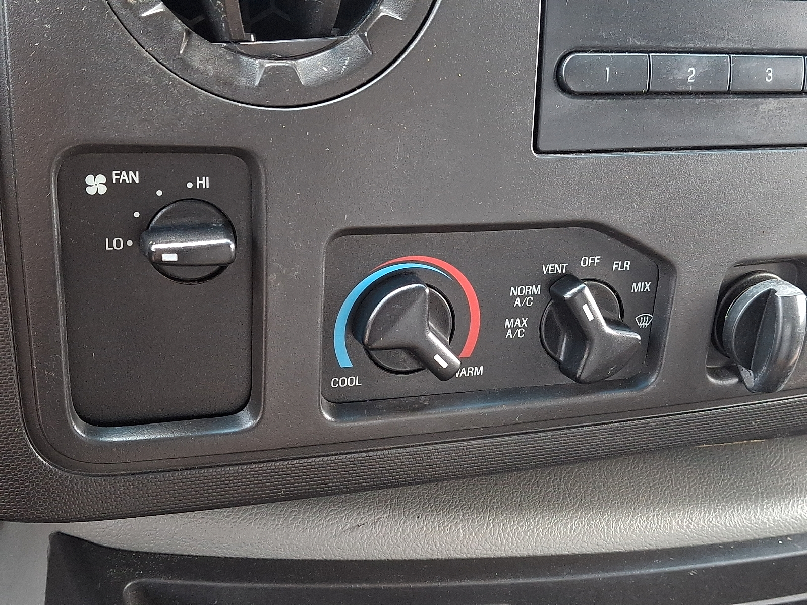Used 2016 Ford E-350 - photo 17
