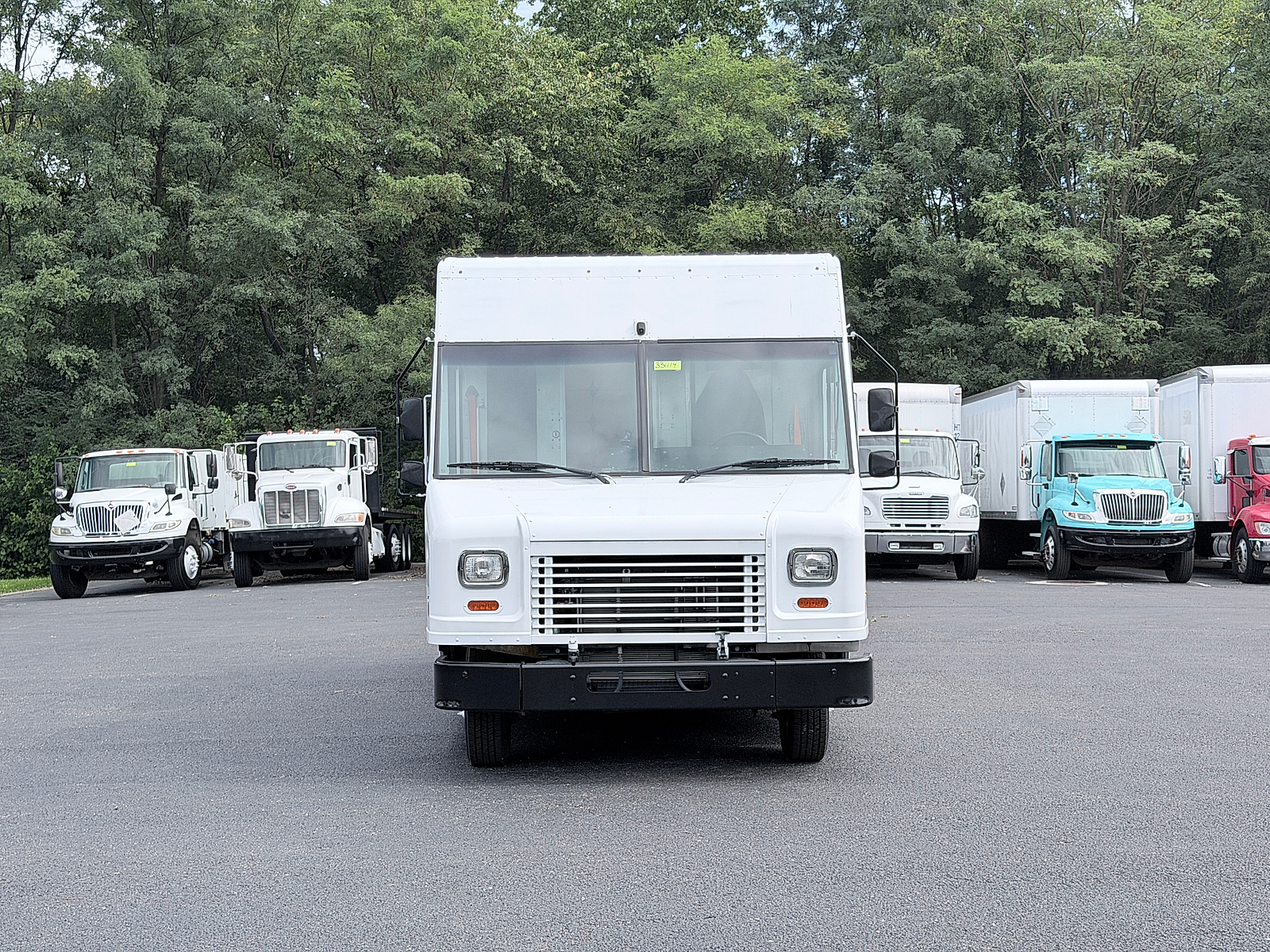 Used 2019 Ford E-450 - photo 2