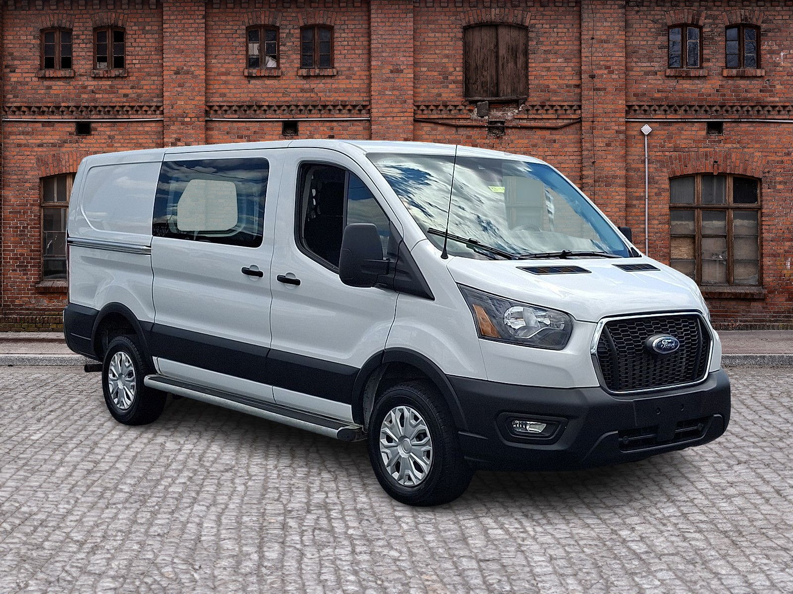 Used 2025 Ford Transit 250 - photo 7