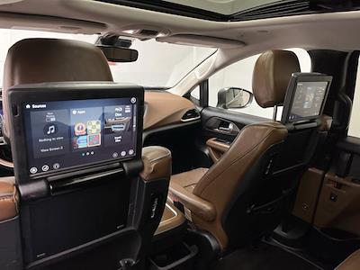 Used 2018 Chrysler Pacifica Limited Minivan for sale #26G662B - photo 2