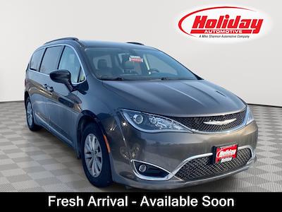 Used 2017 Chrysler Pacifica Touring L Minivan for sale #26G723A - photo 1