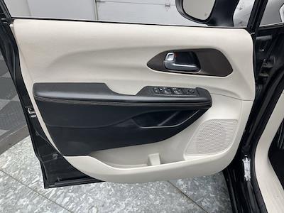 Used 2019 Chrysler Pacifica LX Minivan for sale #26K5B - photo 1