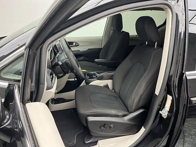 2021 Chrysler Pacifica FWD Minivan for sale #T8205 - photo 2