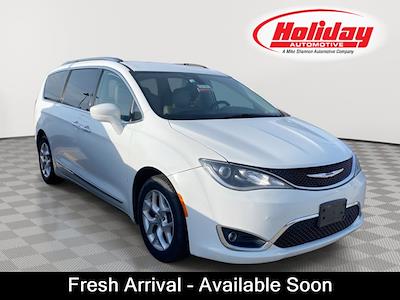Used 2018 Chrysler Pacifica - photo 1