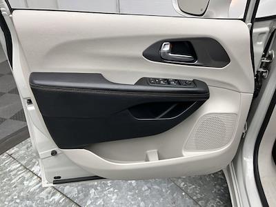 Used 2020 Chrysler Pacifica Touring Minivan for sale #T8271 - photo 2