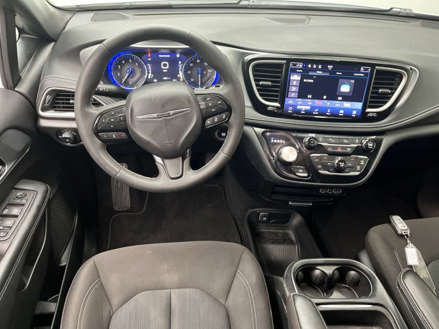 Used 2023 Chrysler Pacifica - photo 11