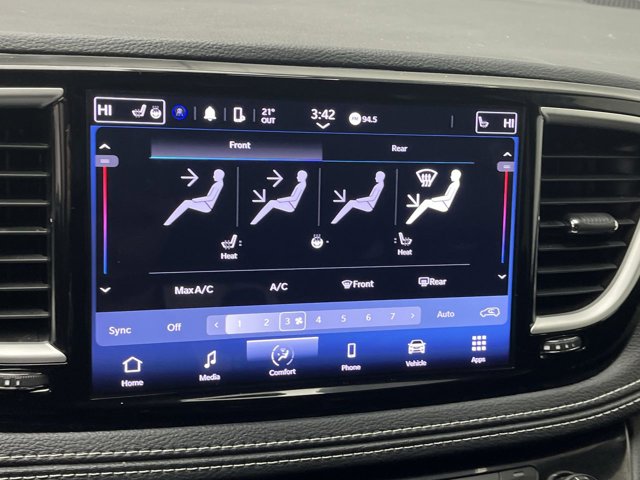 Used 2023 Chrysler Pacifica - photo 17
