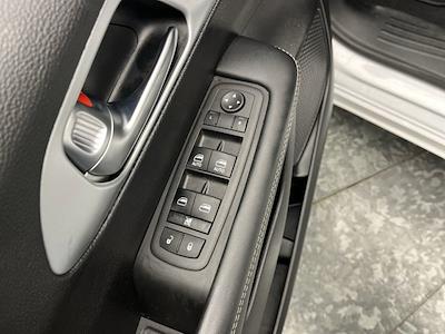 Used 2023 Chrysler Pacifica - photo 2