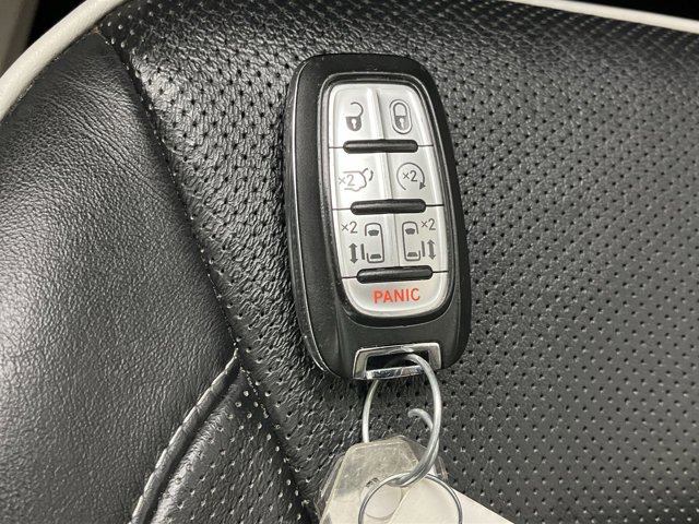 Used 2023 Chrysler Pacifica - photo 26