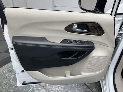 2023 Chrysler Pacifica FWD Minivan for sale #T8347 - photo 2