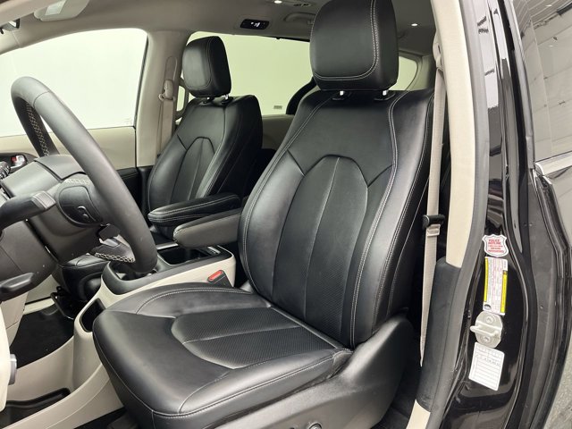 Used 2024 Chrysler Pacifica - photo 11