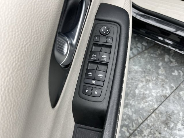 Used 2024 Chrysler Pacifica - photo 10