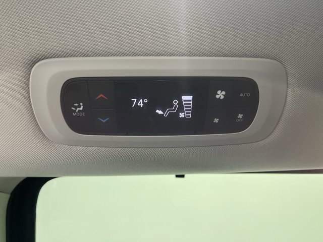 Used 2024 Chrysler Pacifica - photo 8