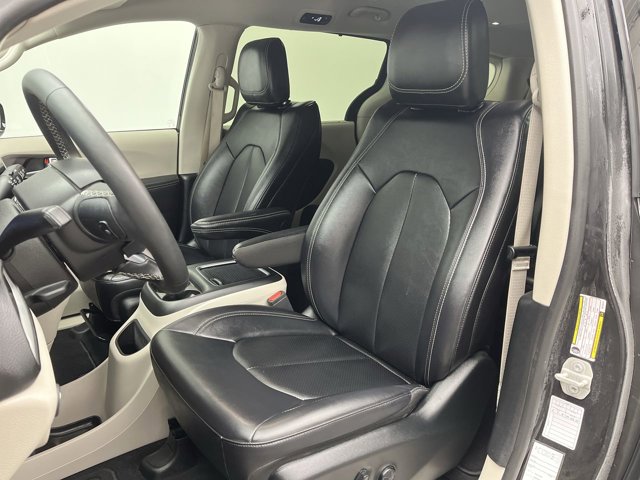 Used 2024 Chrysler Pacifica - photo 5