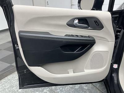 Used 2024 Chrysler Pacifica Touring L Minivan for sale #T8471 - photo 1