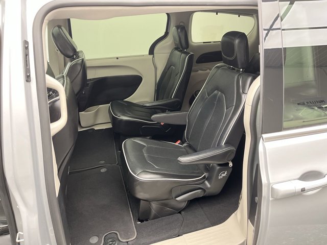 Used 2024 Chrysler Pacifica - photo 11