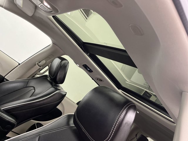 Used 2024 Chrysler Pacifica - photo 6