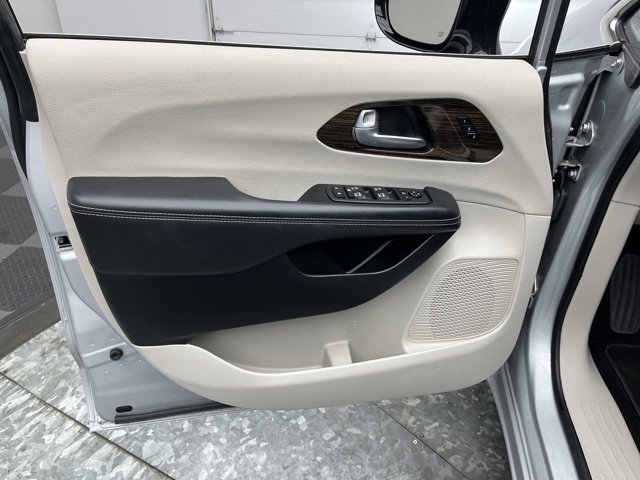 Used 2024 Chrysler Pacifica - photo 7