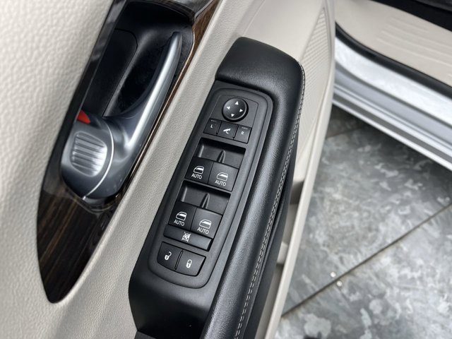 Used 2024 Chrysler Pacifica - photo 8
