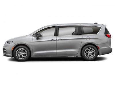 Used 2024 Chrysler Pacifica - photo 1