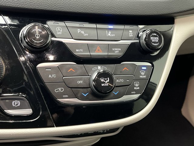Used 2024 Chrysler Pacifica - photo 24
