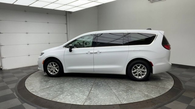 Used 2024 Chrysler Pacifica - photo 38