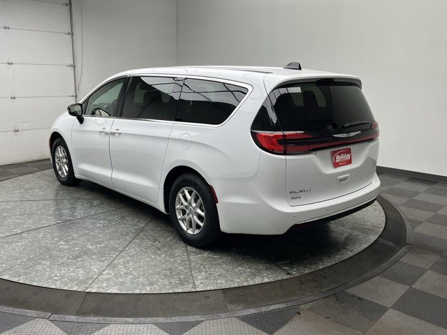 Used 2024 Chrysler Pacifica - photo 5