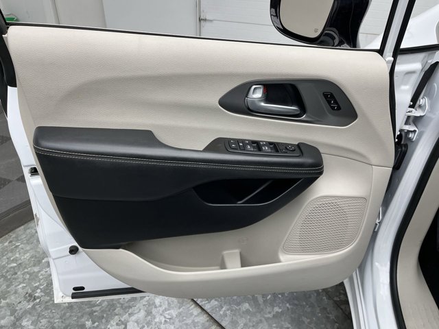 Used 2024 Chrysler Pacifica - photo 9