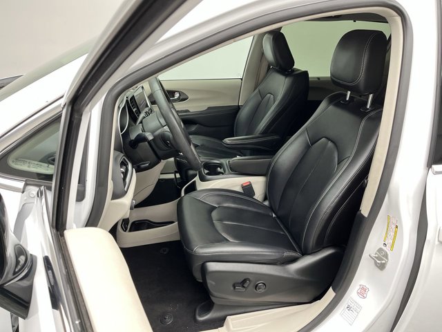 Used 2024 Chrysler Pacifica - photo 11