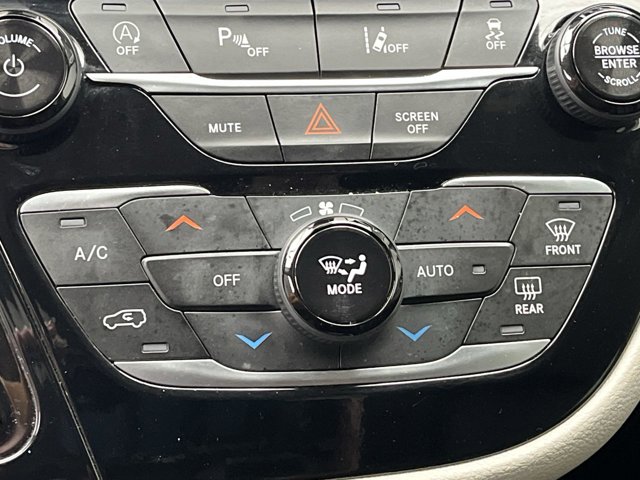 Used 2024 Chrysler Pacifica - photo 24
